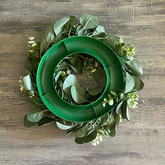 Artificial Eucalyptus Wreath decor - Picture 2 of 6